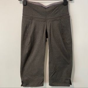 Lululemon Capri Leggings in Dark Grey Size 4